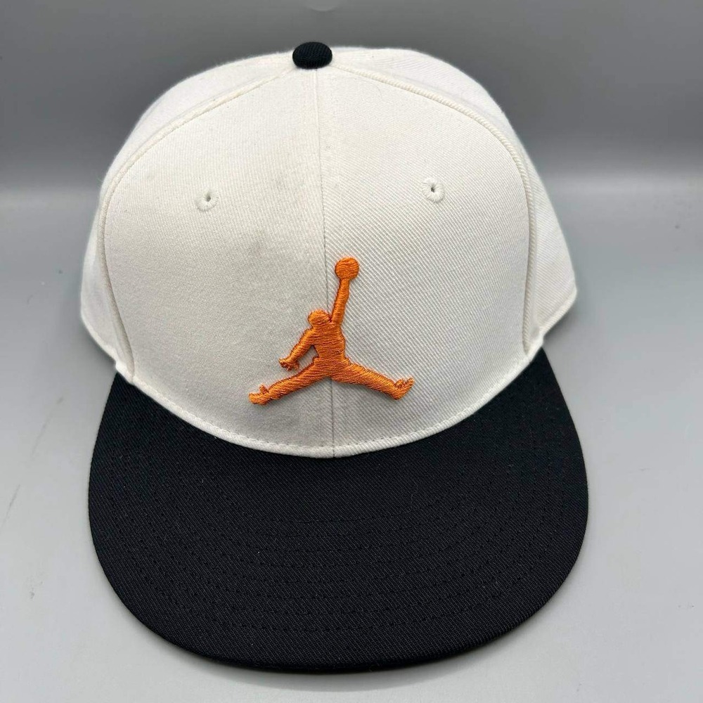 Air Jordan Pro Hat Men Medium-Large White Black Jumpman Snap Back Cap M-L